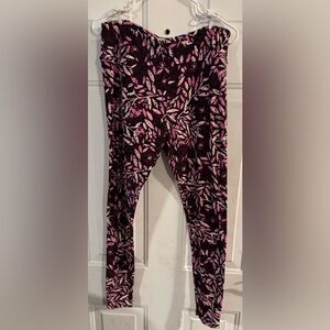 LuLaRoe Pink Leggings with Intricate Botanical Design